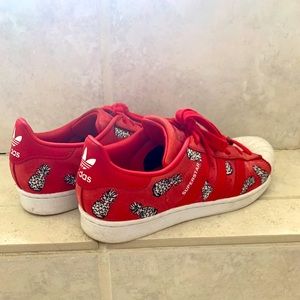 Adidas superstar women’s sneaker size 8